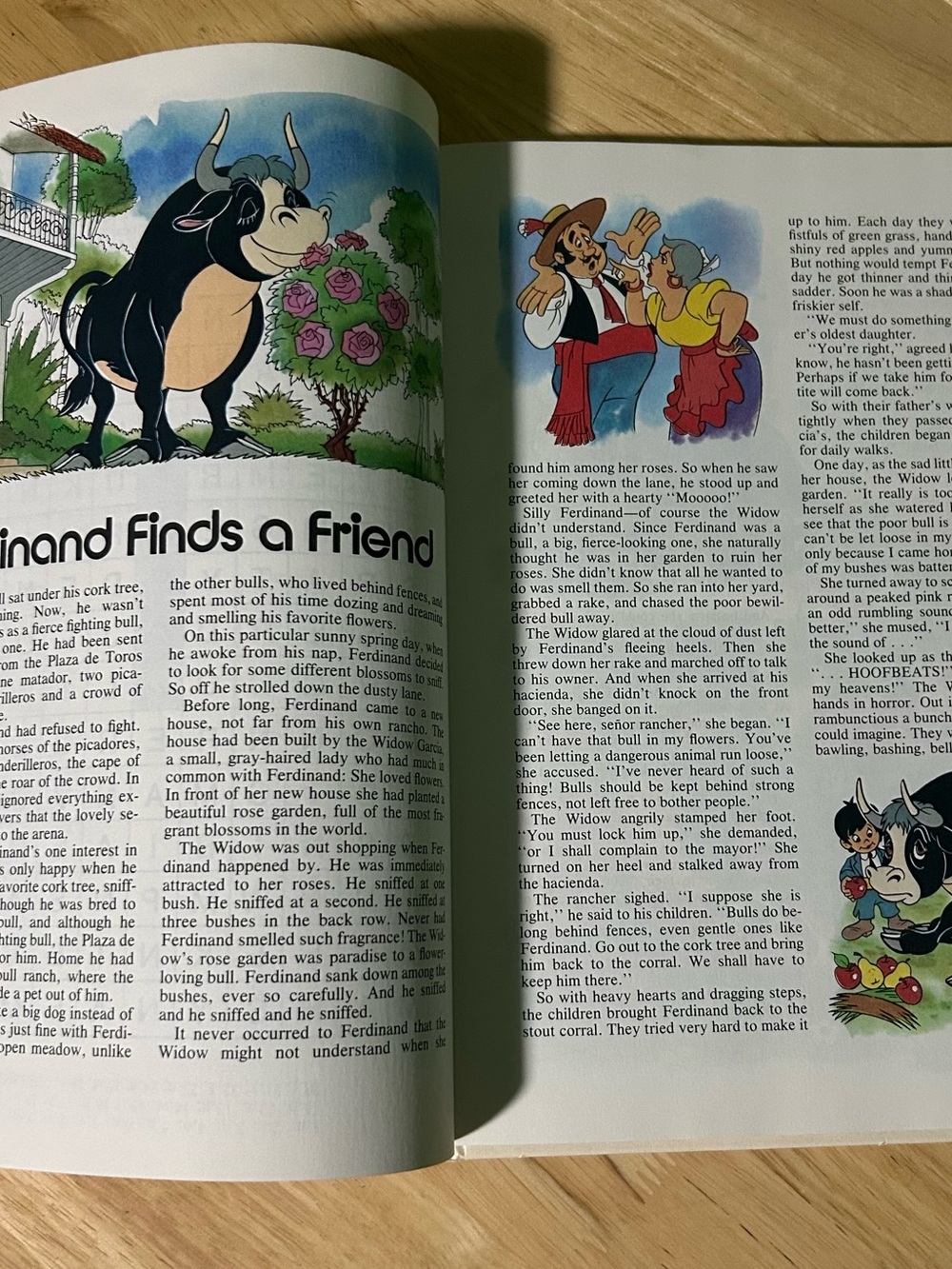 Disney Year Book 1984 Hardcover with Multicolor Character Art - Picture 5 of 12